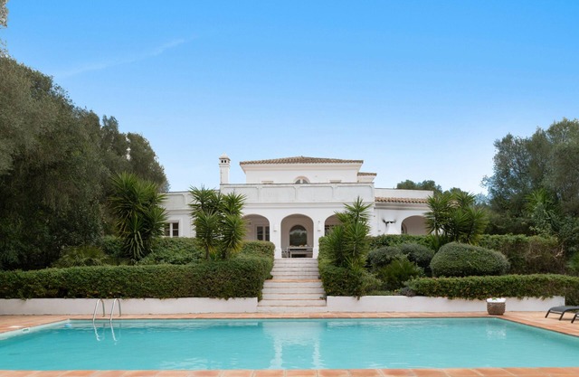 Holiday Home 'Birdie' with Private Pool, Wi-Fi and Air Conditioning
