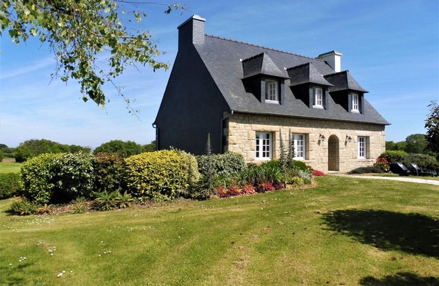 Holiday Home in Port-Blanc near Sandy Beaches