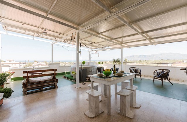 Holiday Home 'Angela' with Sea View, Wi-Fi and Air Conditioning