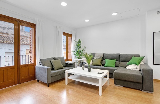 Holiday Home 'Ca L'oliera' with Balcony, Wi-Fi and Air Conditioning