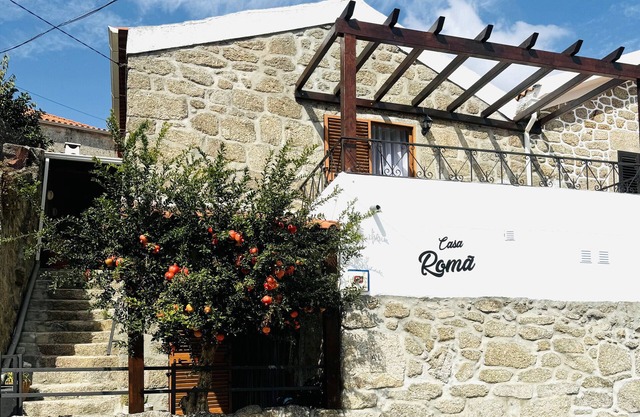 Holiday Home 'Casa Romã' with Mountain View, Private Terrace and Wi-Fi