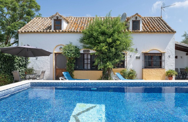 Holiday Home 'Casa El Pino' with Shared Pool, Wi-Fi and Air Conditioning