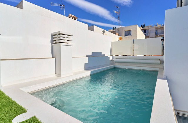 Holiday Home 'Casa Parras' with Private Pool, Wi-Fi and Air Conditioning