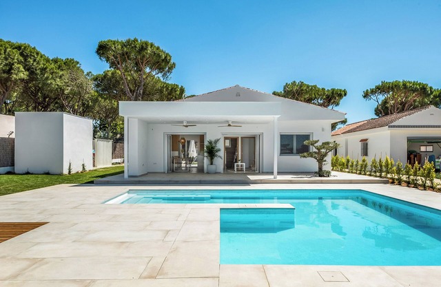 Holiday Home "Casa Robert" with Pool, Garden and Wi-Fi