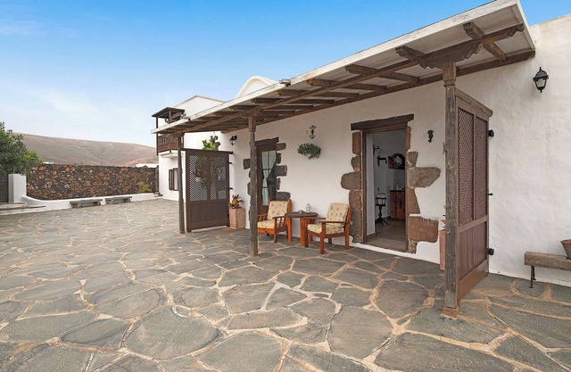Holiday Home "Casita Tahona" with Mountain Views, Terrace and Wi-Fi