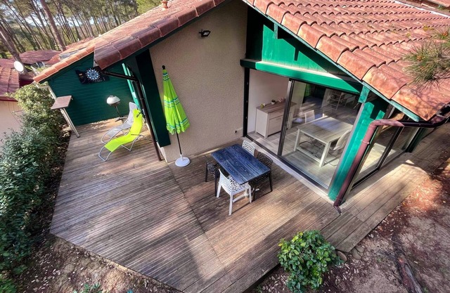 HOLIDAY HOME CLOSE TO BEACH AND POOL