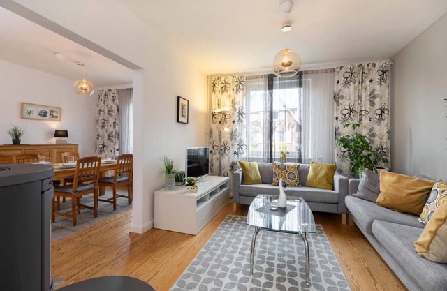 Holiday Home 'Meeresbrise' with Private Terrace, Shared Garden and Wi-Fi