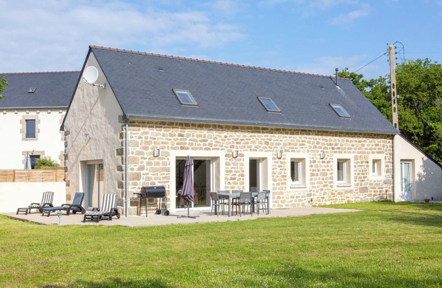 Holiday Home 'De La Motte 2kms De La Plage' with Private Terrace, Private Garden and Wi-Fi