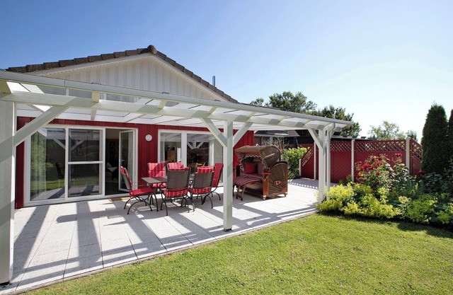 Holiday Home 'Ferienhaus Frida Am Deich' with Private Terrace, Private Garden and Wi-Fi