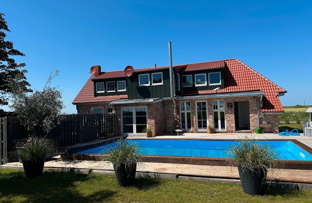 Holiday Home 'Huus Ant Diek Mit Pool' with Private Terrace, Private Garden and Wi-Fi