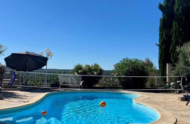 Holiday Home in Goudargues with Heated Pool