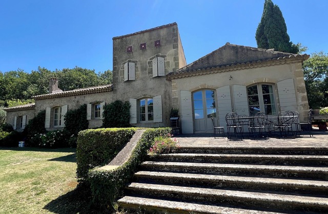 Holiday Home in Lourmarin – Stunning View of the Château