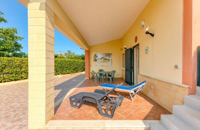Holiday Home 'Villetta Il Boschetto' with Shared Pool, Private Garden and Air Conditioning