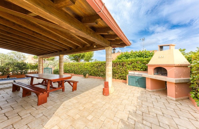 Holiday Home 'Villetta Cosimo' with Shared Pool, Private Garden and Air Conditioning