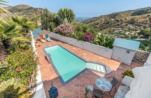 Holiday Home 'La Alamea' with Sea View, Private Pool and Wi-Fi