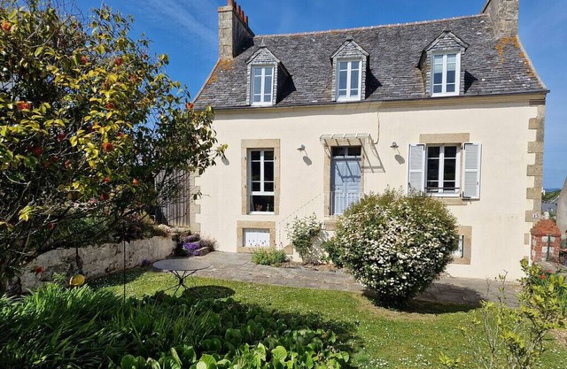 Holiday Home 'La Défatigue' with Sea View, Private Terrace and Wi-Fi