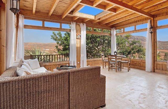 Holiday Home La Higuerita de Tetir with Mountain View, Garden & Wi-Fi