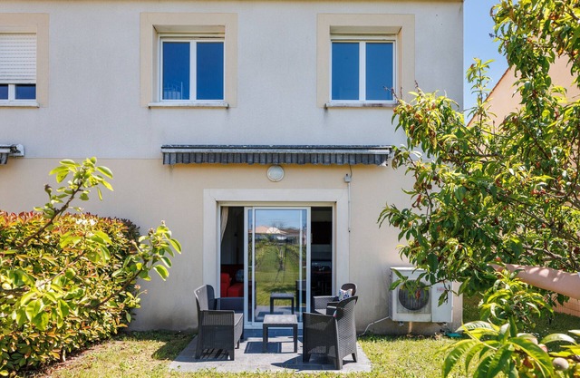 Holiday Home 'Les Grands Vignobles 3 Ch12 Pers' with Private Terrace, Wi-Fi and Air Conditioning