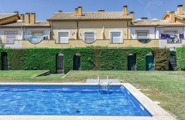 Holiday Home 'Les Medes' with Shared Pool, Wi-Fi and Air Conditioning