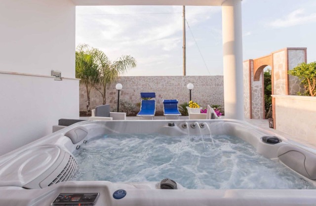 Holiday Home 'Luna Rossa' with Private Terrace, Wi-Fi and Air Conditioning