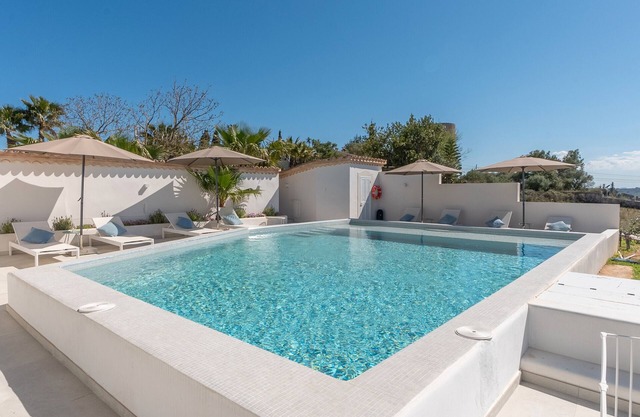 Holiday Home 'Luxury Finca Es Moli Pool Tennis' with Mountain View, Wi-Fi and Air Conditioning
