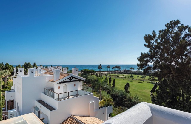 Holiday Home 'Palm Beach Frontline Penthouse' with Sea View, Wi-Fi and Air Conditioning