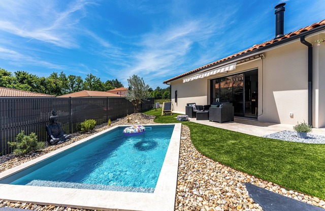 Holiday Home 'Villa Mayana' with Private Pool, Wi-Fi and Air Conditioning