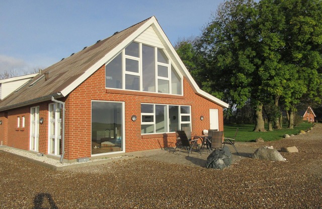 Holiday home with swimming pool, sauna & Whirlpool. Free Wi-fi.