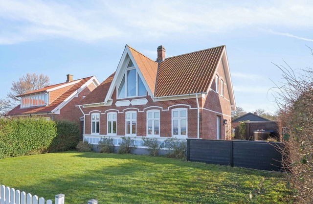 Holiday home with sea and harbor view