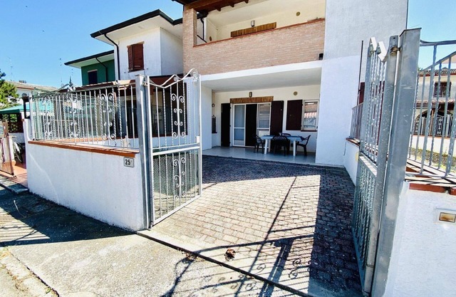 Holiday house Lido delle Nazioni for 1 - 6 persons with 2 bedrooms - Row house