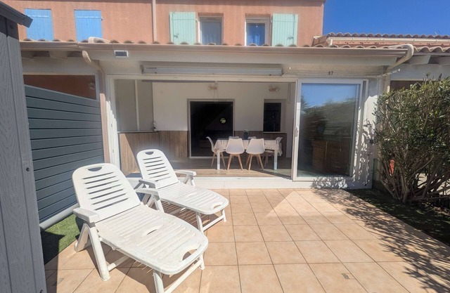 Holiday house for 4 people, 2 bedrooms, new conservatory, in a secured residence with pool LE.