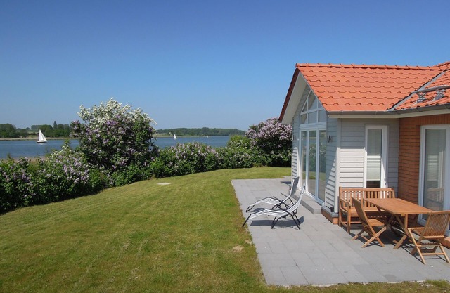 Holiday house in direct water situation | Sauna | Whirlpool | Fireplace | Free Wi-Fi