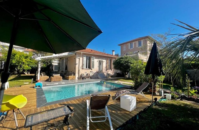 Holiday house in the city-center of Antibes with a private pool