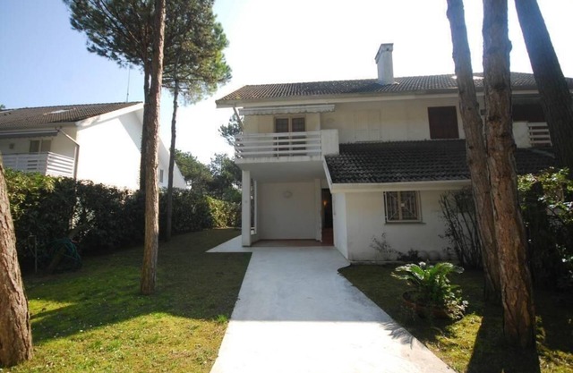 Holiday house Lignano Sabbiadoro for 1 - 7 persons with 4 bedrooms - Twin house
