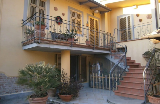 HOLIDAY HOUSE LA FARFALLA (1st Floor) Deep Tuscan Countryside