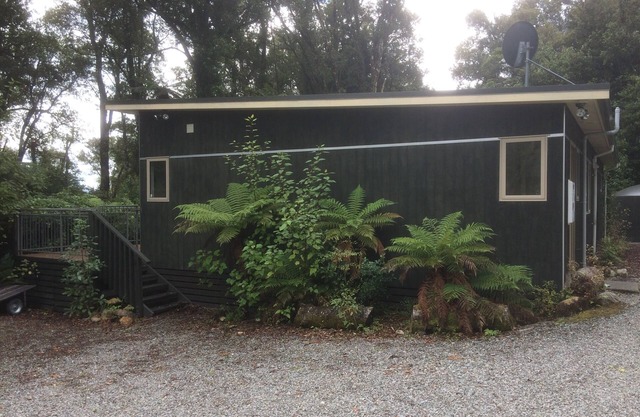 Holiday house on 1 acre of native bush a few minutes walk to lake Brunner