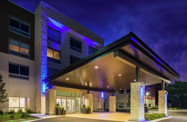 Holiday Inn Express Queensbury - Lake George Area by IHG