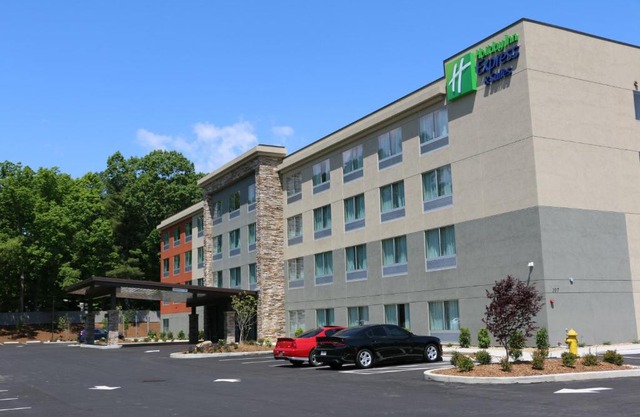 Holiday Inn Express & Suites - Hendersonville SE - Flat Rock by IHG