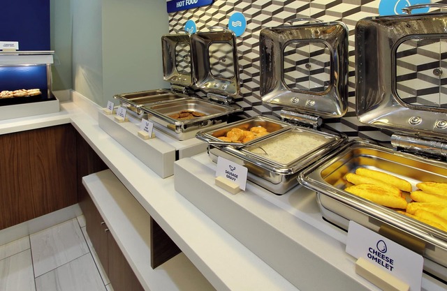 Holiday Inn Express & Suites Pittsfield - Berkshires by IHG