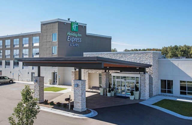 Holiday Inn Express & Suites Ludington by IHG