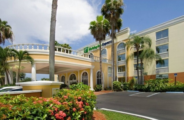 Holiday Inn Express SUPERBOWL WEEKEND