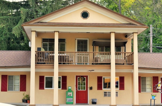Holiday Motel