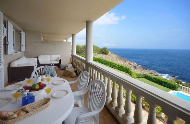 Holiday rental apartment with swimming pool in Begur, Aiguafreda