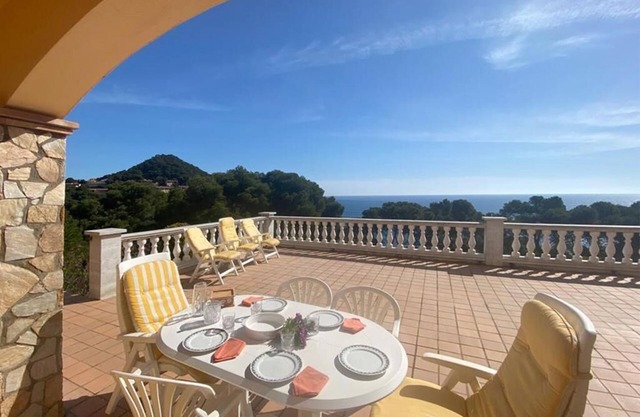 Holiday rental villa with sea view in Begur, Sa Tuna