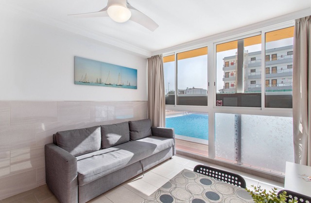 Holiday 'Unit D' with Shared Pool, Shared Terrace and Wi-Fi
