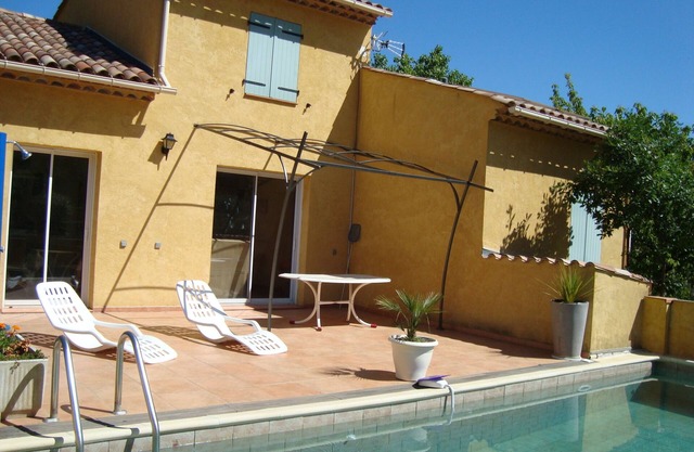 Holiday villa pool in the Var