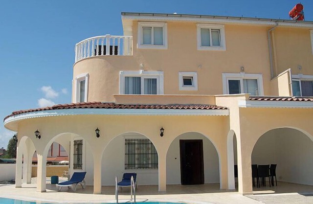 Holiday Villa With Private Pool
