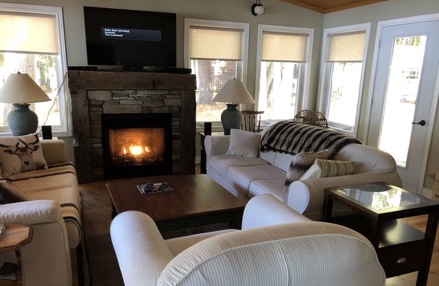 Holidaylane Cottage On Mink Lake Eganville Ontario