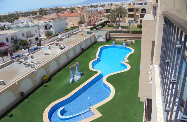 Holidays in South of Spain, swimming pool, free Wi-Fi, beach, golf 18 holes