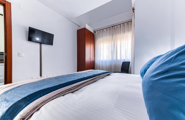 Holidays2Malaga Salitre Apartment close Train Station and Old Town Malaga